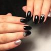 Изысканный черный маникюр