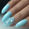 Нежный голубой маникюр