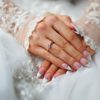 Роскошный маникюр в свадебном стиле