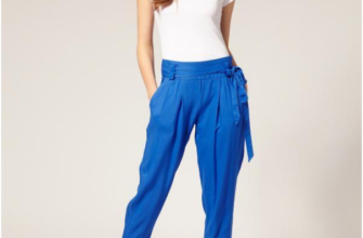 С чем носить ярко-синие брюки