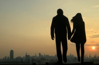 «У каждого в жизни есть первая любовь, не правда ли?» «У каждого в жизни есть первая любовь, не правда ли?»