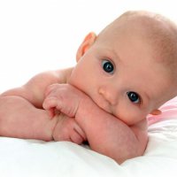 Почему ребенок стесняется и как помочь ему преодолеть это